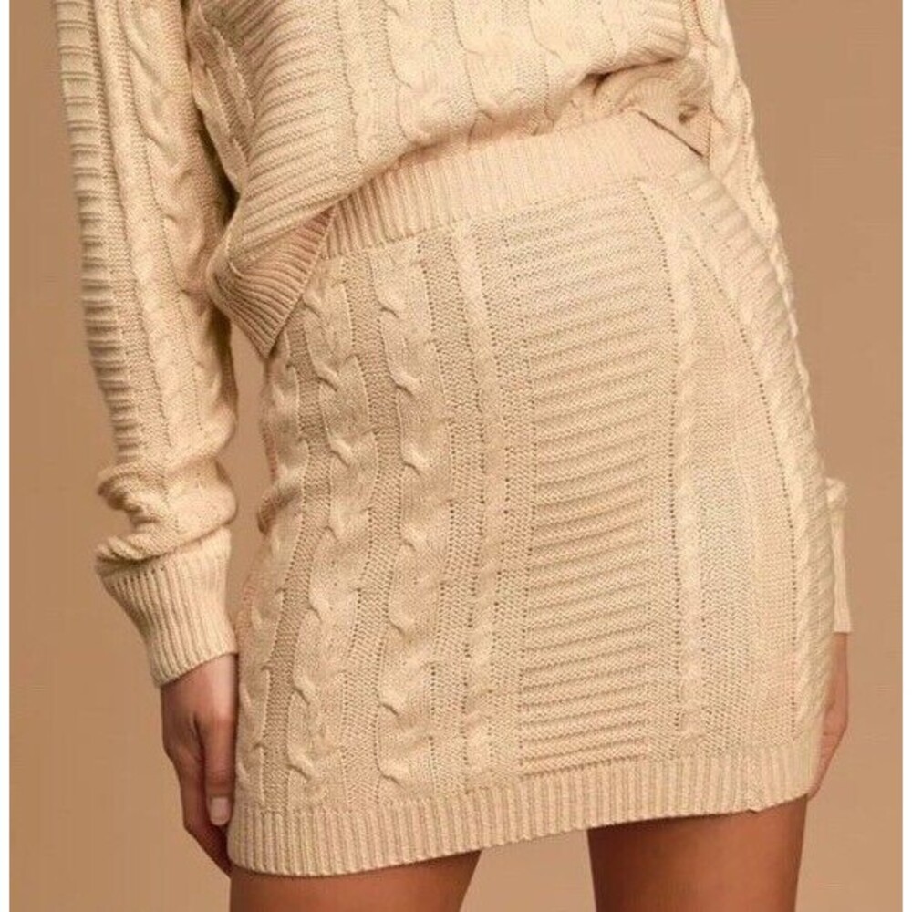 Lulus NWT Cable Knit Sweater Skirt Stretchy Elastic Waist Lightweight Size M